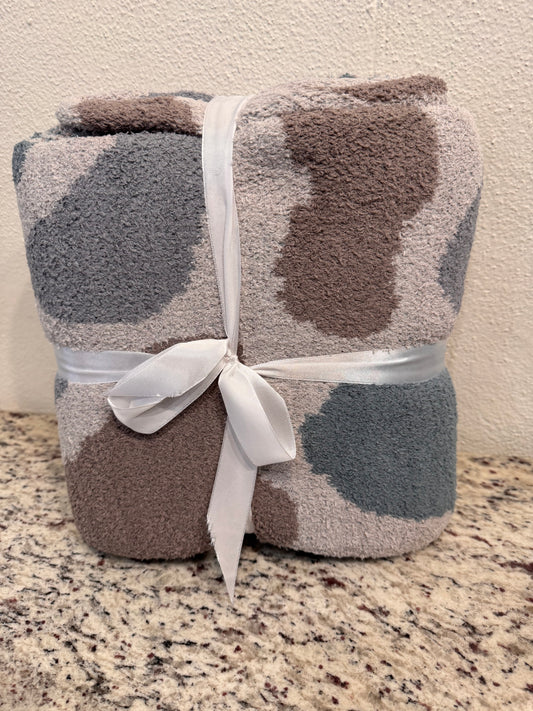 Diva & Crew Camo Blanket
